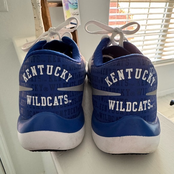 Men NIKE Kentucky Wildcat Shoes - Picture 2 of 3